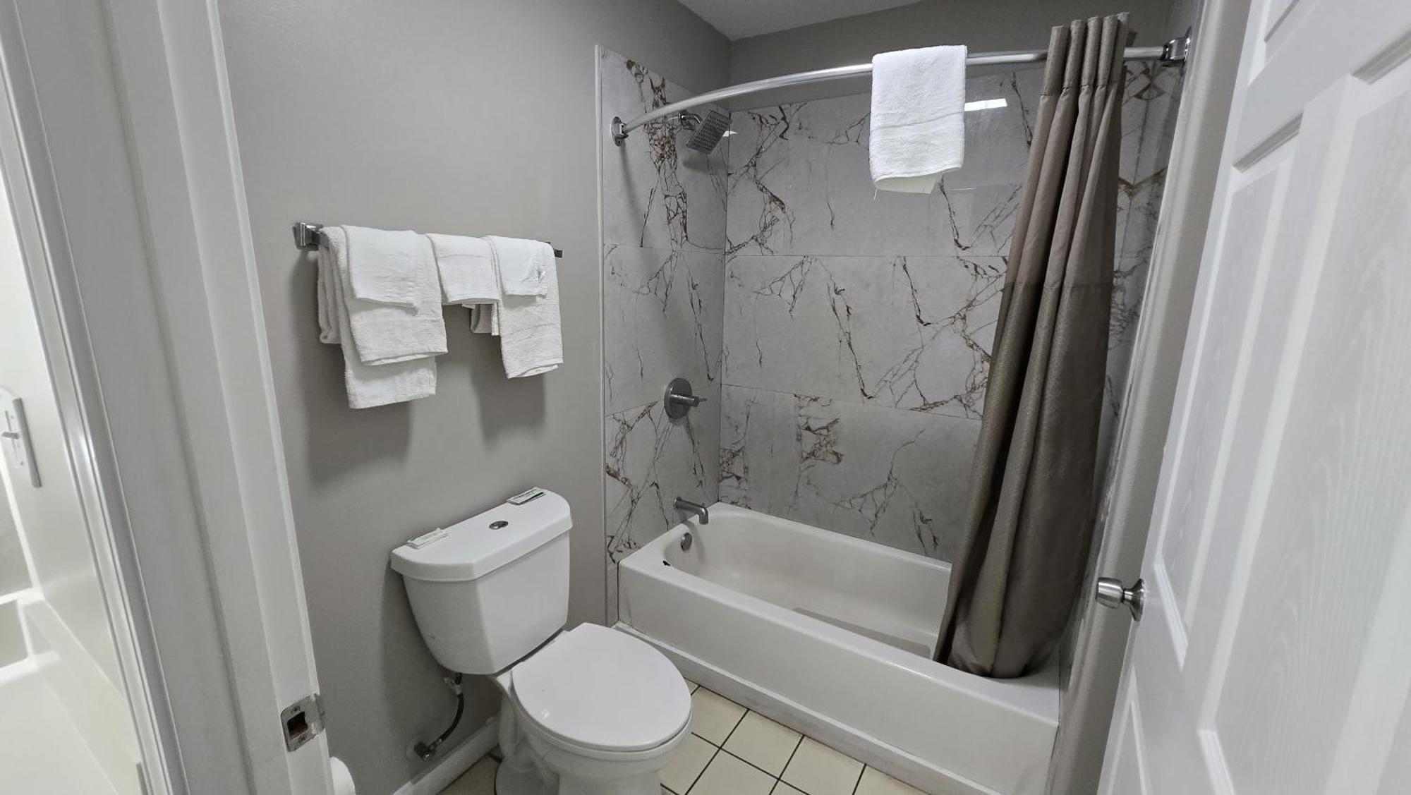 Deerfield Inn Parsons Bagian luar foto
