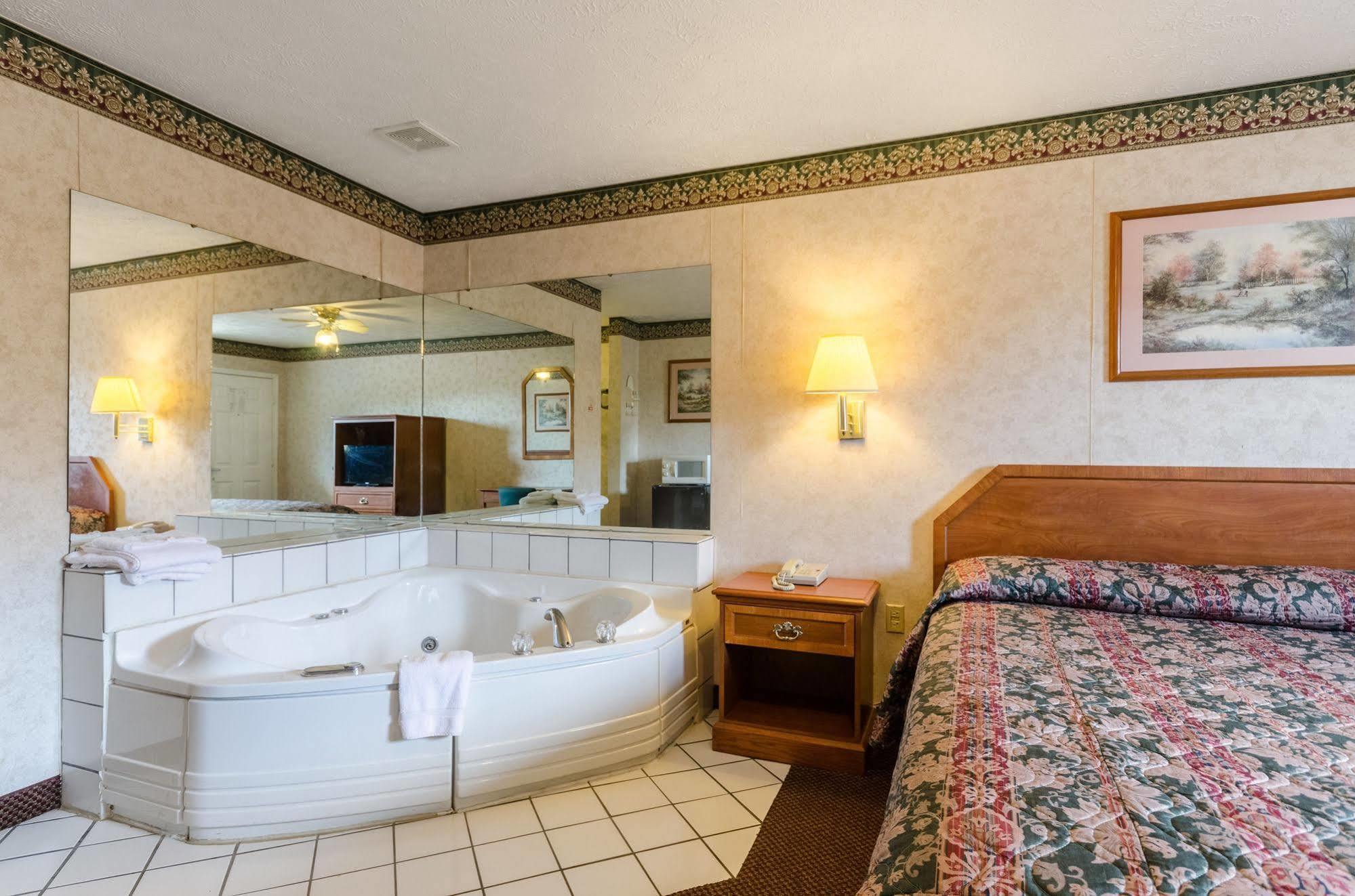 Deerfield Inn Parsons Bagian luar foto